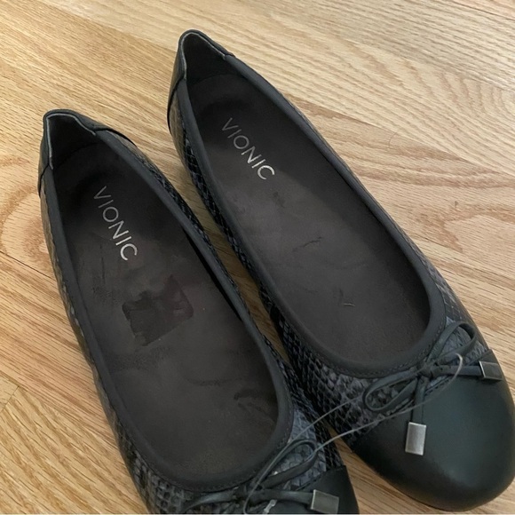 Vionic Black Leather Flats Sz 7 Women’s Bow Toe Shoes - Picture 3 of 7